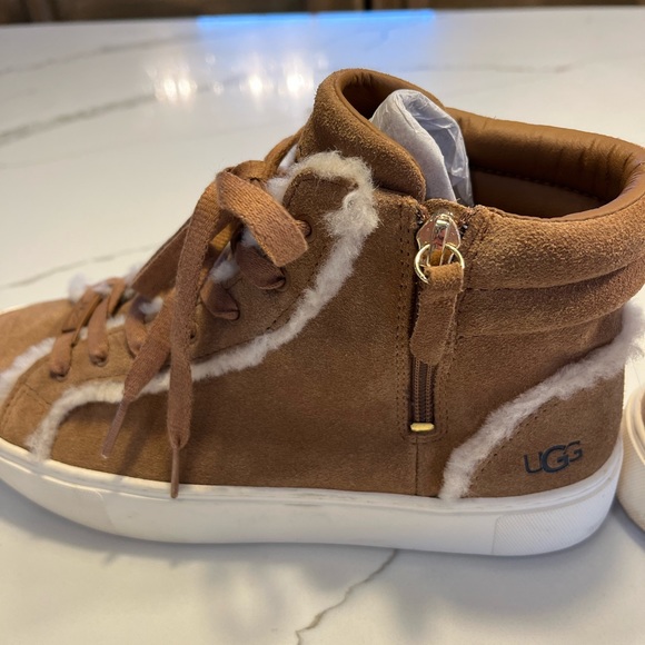 UGGS tan lace up suede high top shoe size 8.5, runs slightly small like a size 8 - Picture 5 of 11